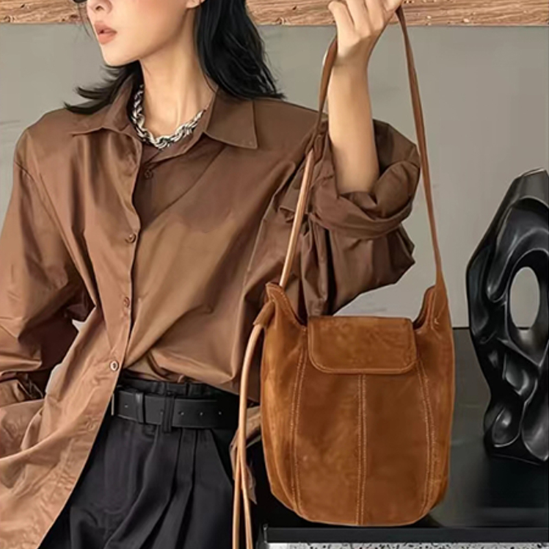 Bolso tipo cubo de ante esmeri - Interior Design High End reseña y precio